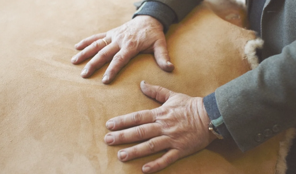 How sheepskin keeps feet warm