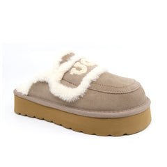 Auzland brown shearling platform slippers for women with cosy shearling lining and chunky sole, stylish and comfortable UGG-style shoes.