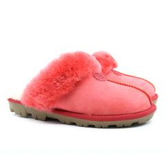 A pair of red UGG Scuff Slippers for women by Auzland, featuring soft plush material and slip-on design for cosy comfort.