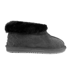 Auzland UGG Classic Ankle Slipper in grey, cosy shoes with plush interior, suitable for men and women, showing the slipper from the side.