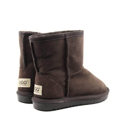 Auzland UGG kids' short classic boots in tan leather with cosy sheepskin lining and rubber sole, suitable for children.