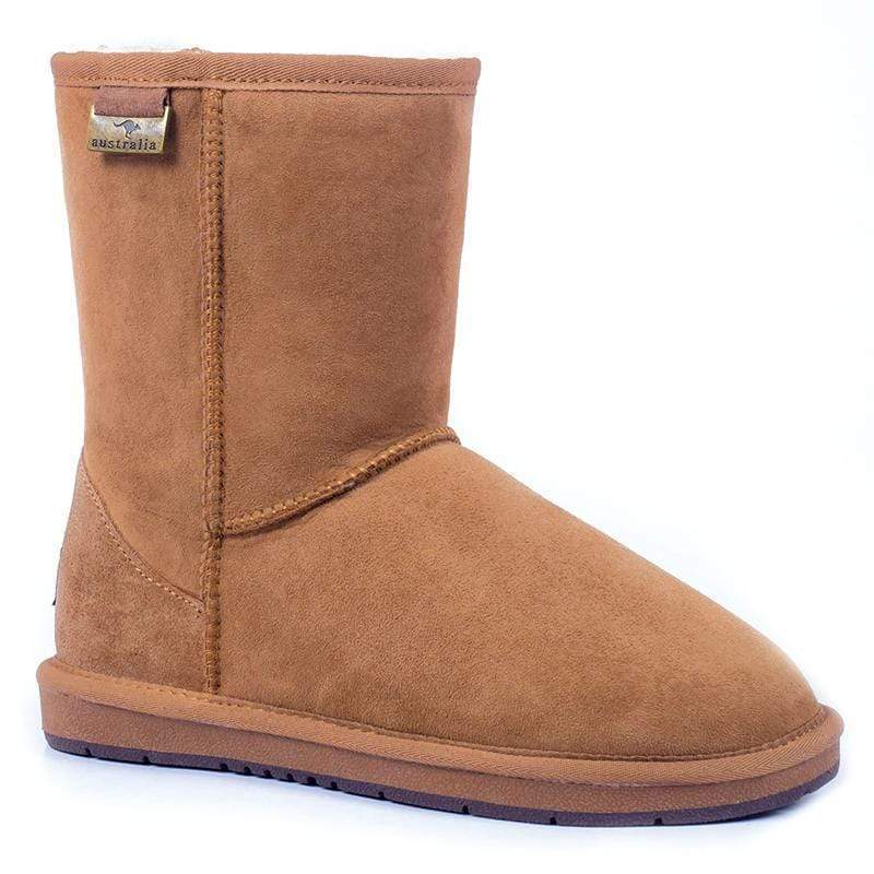 A pair of Auzland Premium Short Classic UGG Boots in chestnut brown for women and men, featuring soft sheepskin and rugged soles.